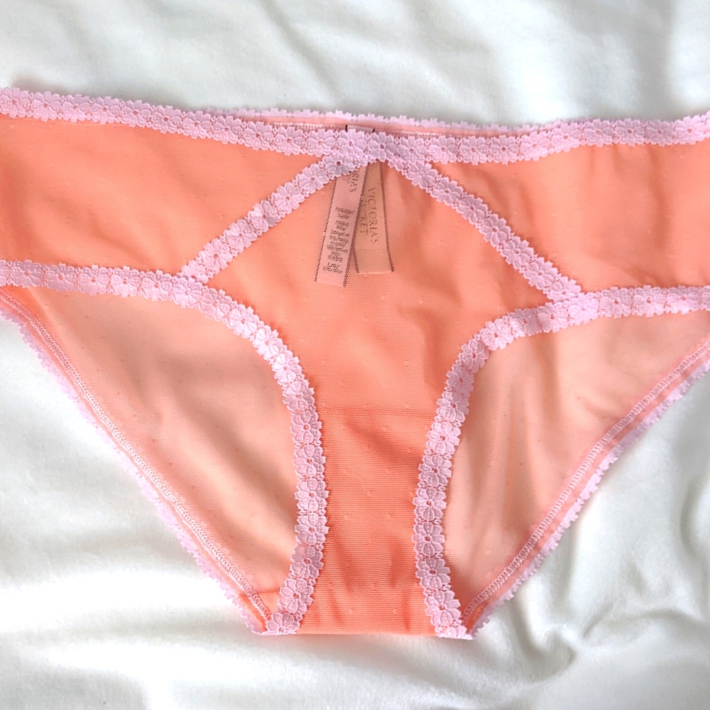 🌸 3 FOR $15🌸 Victoria Secret All Over Lace Hiphugger Panty